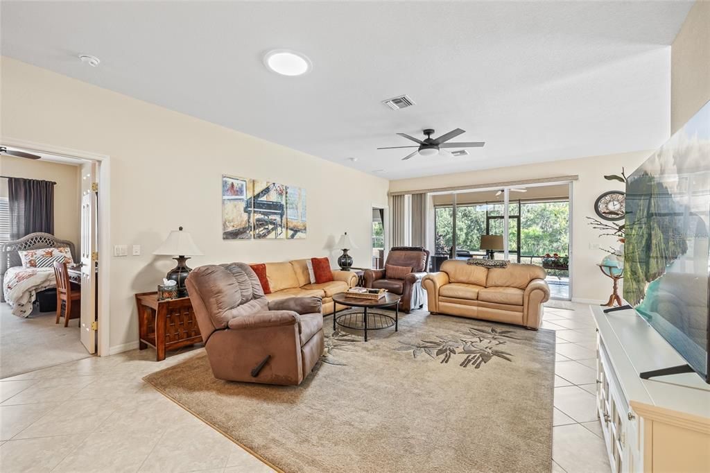 En Venta: $379,000 (3 camas, 2 baños, 1833 Pies cuadrados)