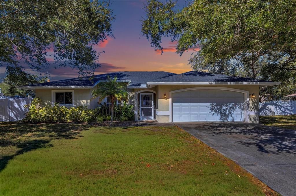 Active With Contract: $300,000 (3 beds, 2 baths, 1247 Square Feet)