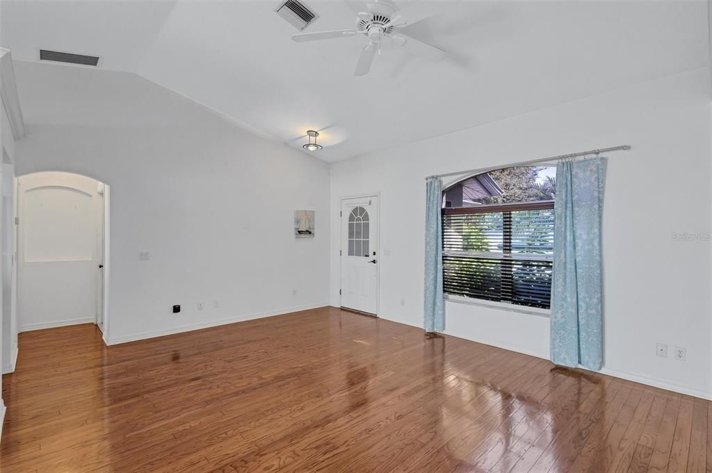 Active With Contract: $300,000 (3 beds, 2 baths, 1247 Square Feet)