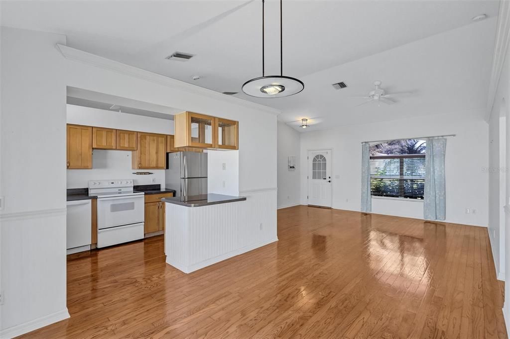 Active With Contract: $300,000 (3 beds, 2 baths, 1247 Square Feet)