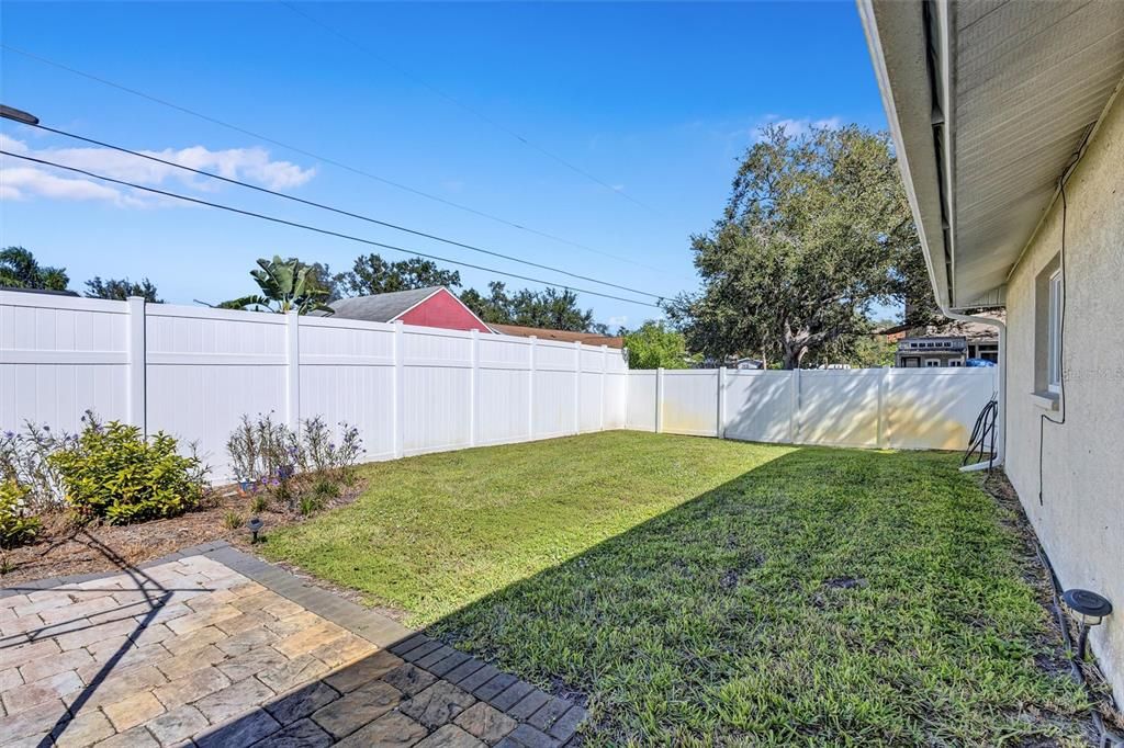 Active With Contract: $300,000 (3 beds, 2 baths, 1247 Square Feet)