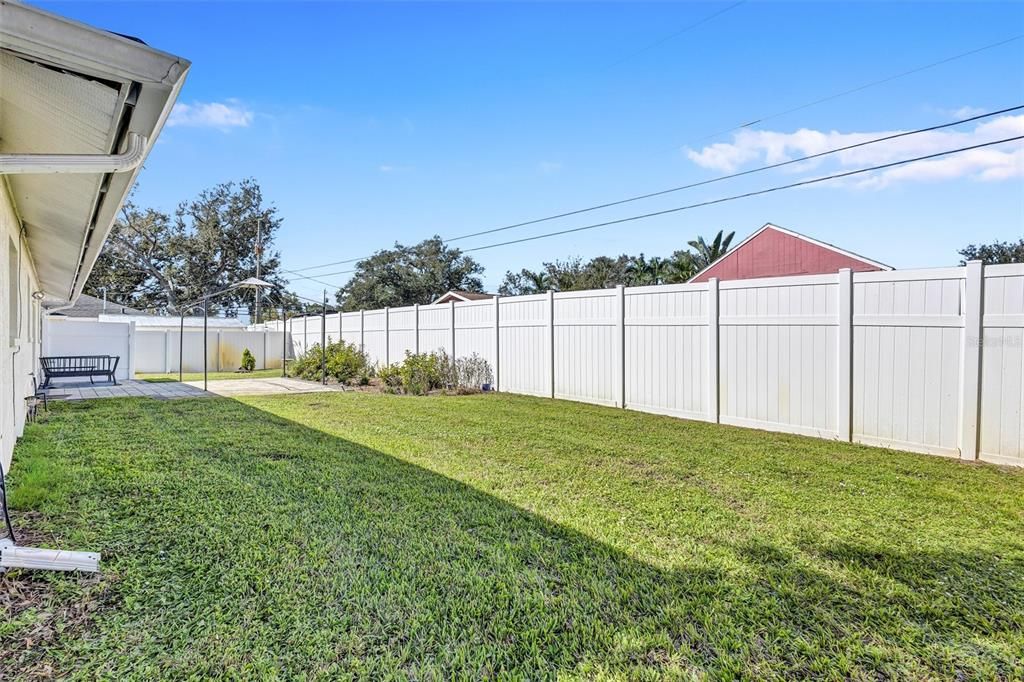 Active With Contract: $300,000 (3 beds, 2 baths, 1247 Square Feet)