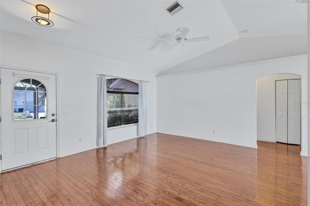 Active With Contract: $300,000 (3 beds, 2 baths, 1247 Square Feet)