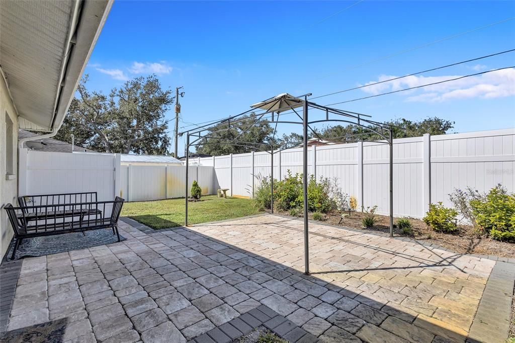 Active With Contract: $300,000 (3 beds, 2 baths, 1247 Square Feet)