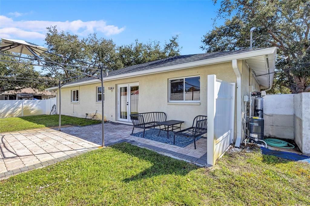 Active With Contract: $300,000 (3 beds, 2 baths, 1247 Square Feet)