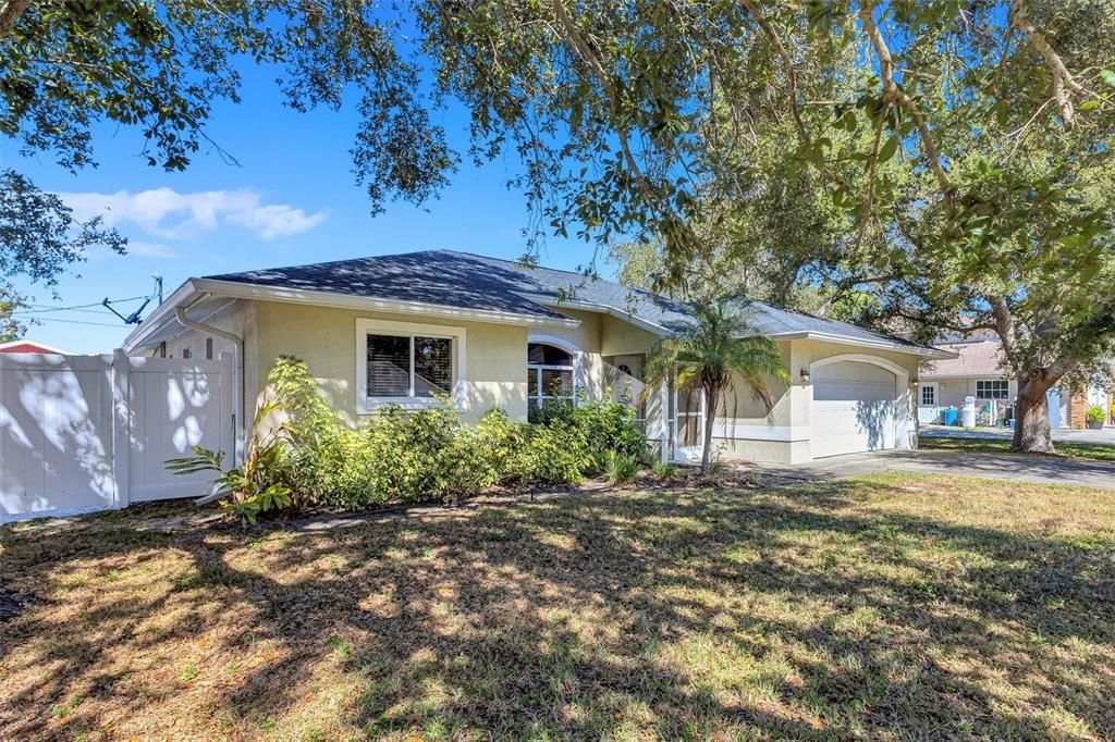 Active With Contract: $300,000 (3 beds, 2 baths, 1247 Square Feet)