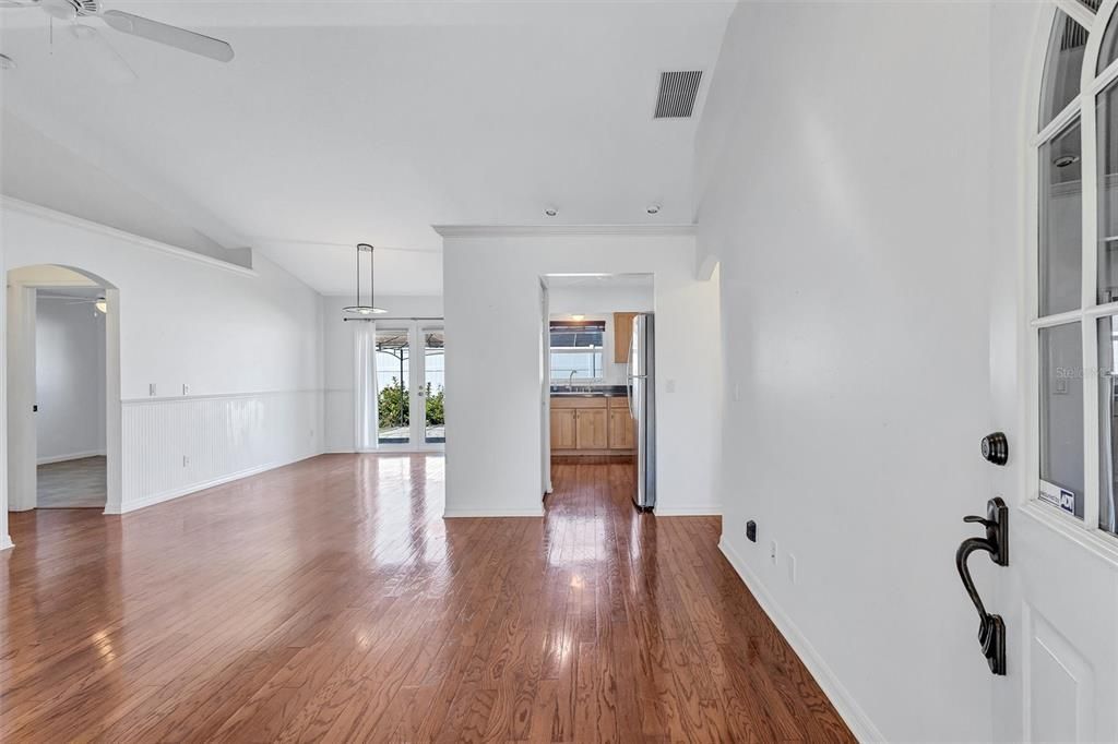 Active With Contract: $300,000 (3 beds, 2 baths, 1247 Square Feet)