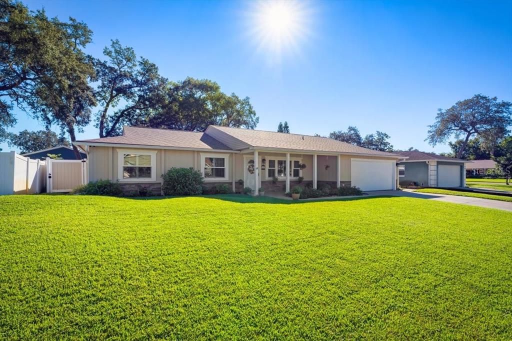 Recently Sold: $350,000 (3 beds, 2 baths, 1598 Square Feet)