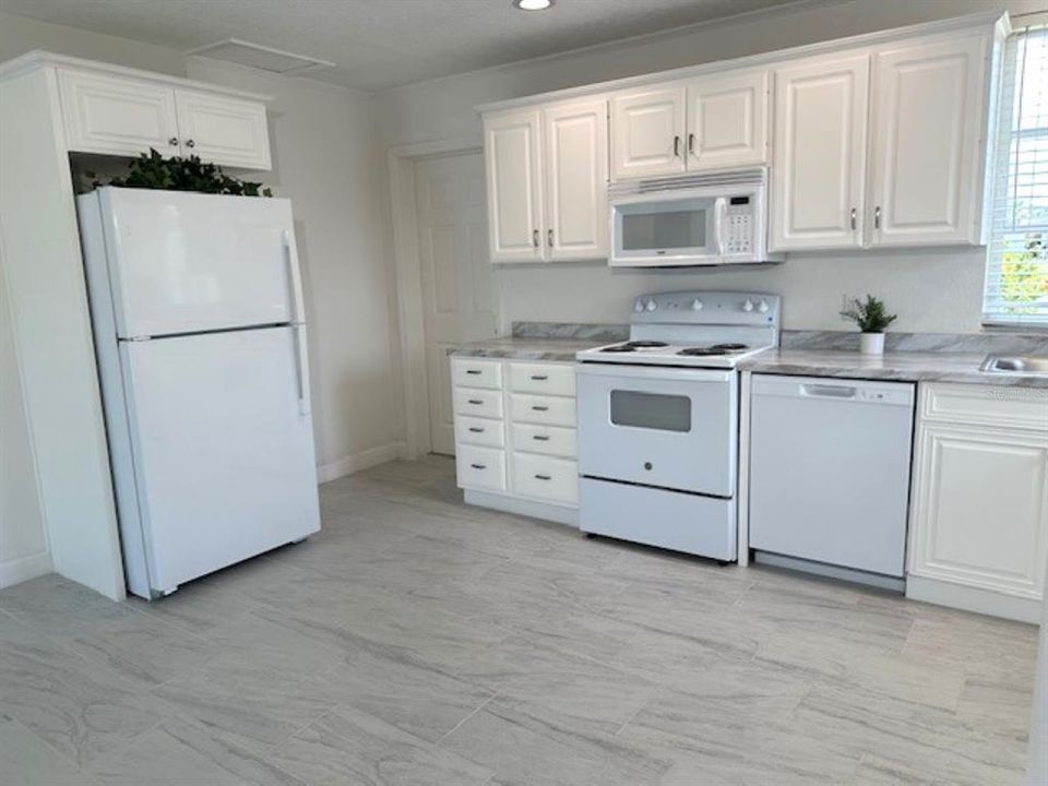 For Rent: $5,200 (3 beds, 2 baths, 1600 Square Feet)