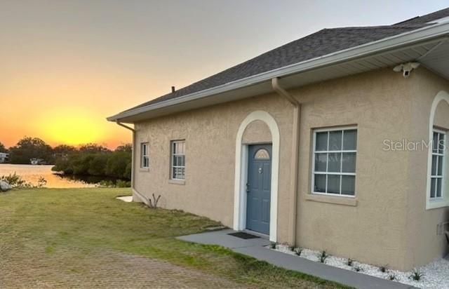 For Rent: $5,200 (3 beds, 2 baths, 1600 Square Feet)