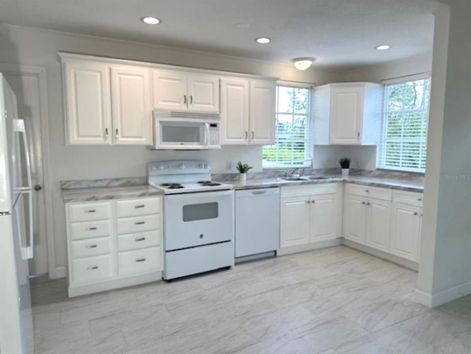 For Rent: $5,200 (3 beds, 2 baths, 1600 Square Feet)