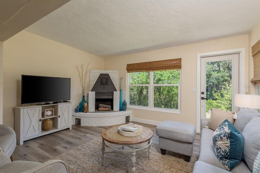 En Venta: $299,000 (2 camas, 1 baños, 1088 Pies cuadrados)