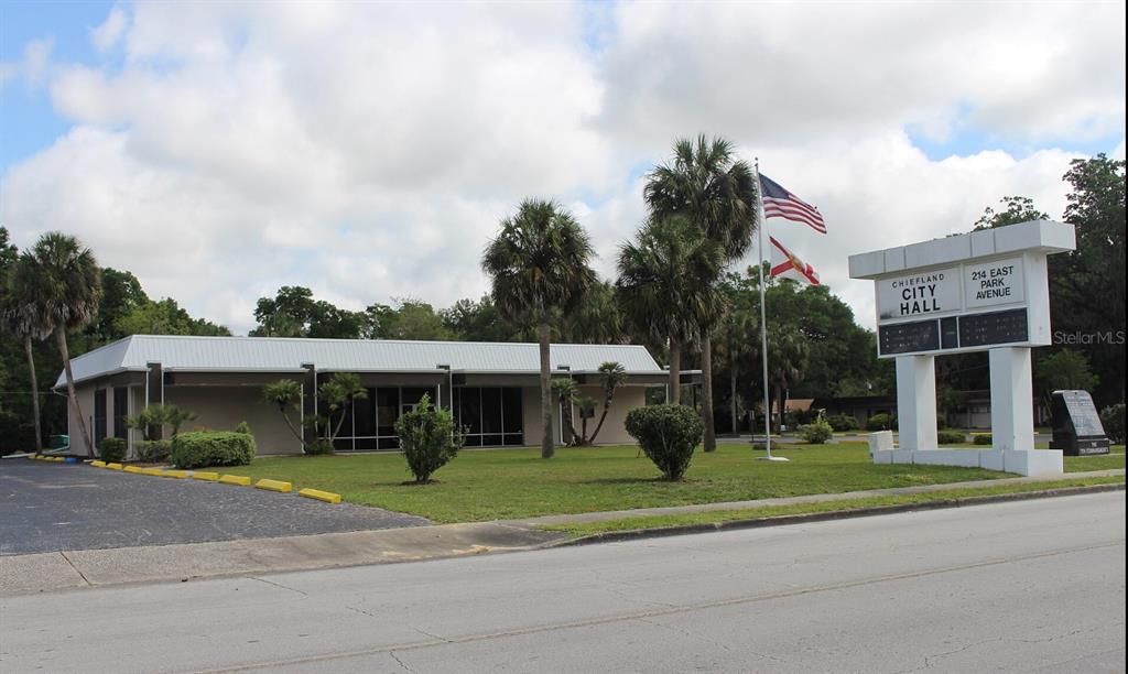 На продажу: $8,500 (0.42 acres)