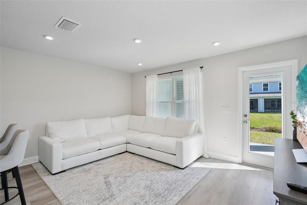 For Sale: $270,000 (3 beds, 2 baths, 1431 Square Feet)