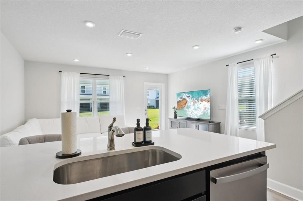 For Sale: $270,000 (3 beds, 2 baths, 1431 Square Feet)