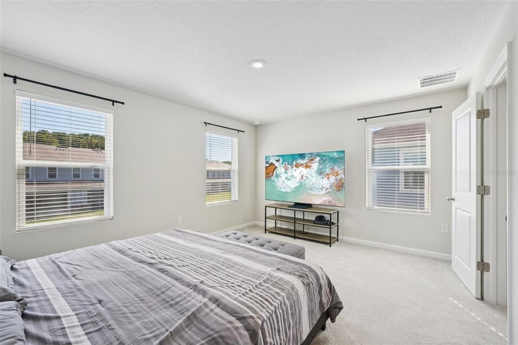 For Sale: $270,000 (3 beds, 2 baths, 1431 Square Feet)