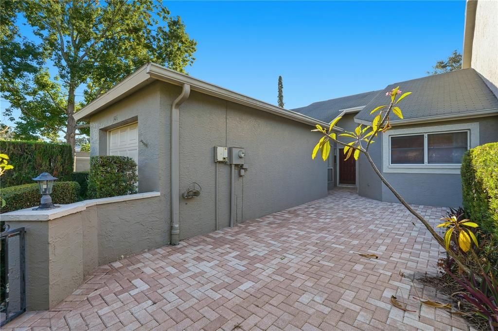 For Sale: $275,000 (2 beds, 2 baths, 1100 Square Feet)