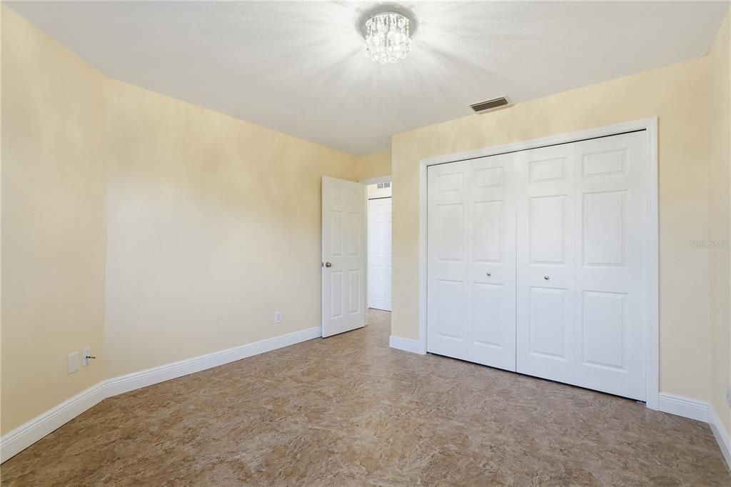 For Sale: $275,000 (2 beds, 2 baths, 1100 Square Feet)