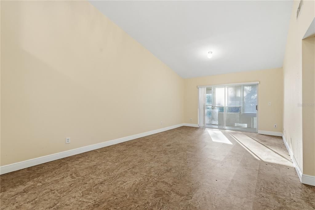 For Sale: $275,000 (2 beds, 2 baths, 1100 Square Feet)