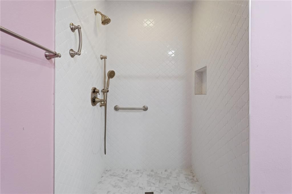 For Sale: $275,000 (2 beds, 2 baths, 1100 Square Feet)