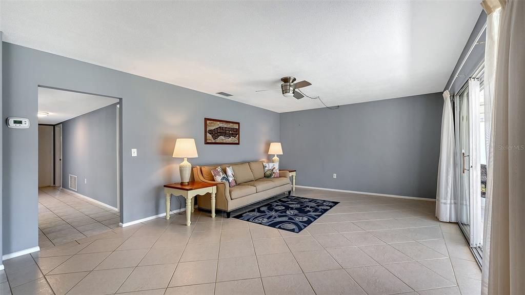 待售: $264,500 (2 贝兹, 2 浴室, 1120 平方英尺)