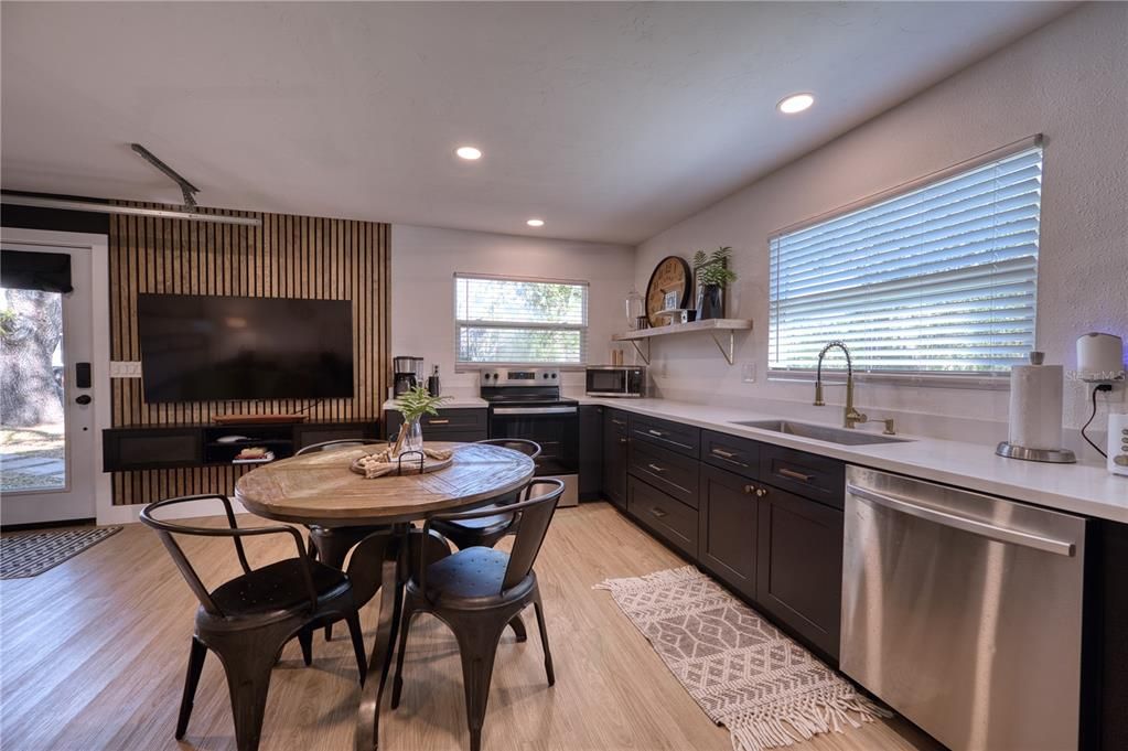 待售: $1,195,000 (3 贝兹, 2 浴室, 2194 平方英尺)