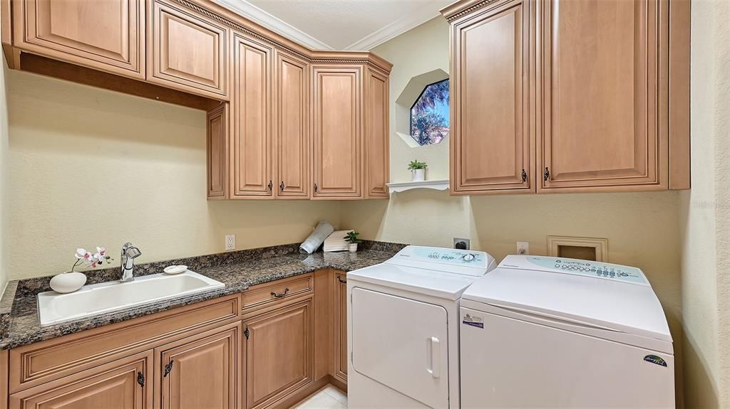 For Sale: $2,045,000 (4 beds, 4 baths, 5457 Square Feet)