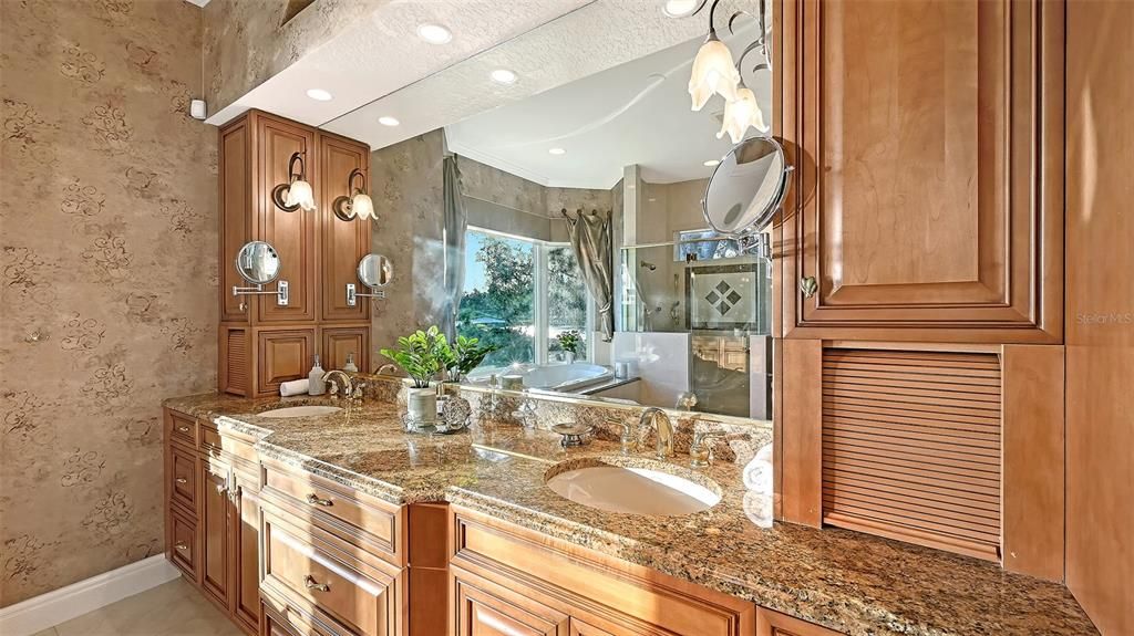 For Sale: $2,045,000 (4 beds, 4 baths, 5457 Square Feet)