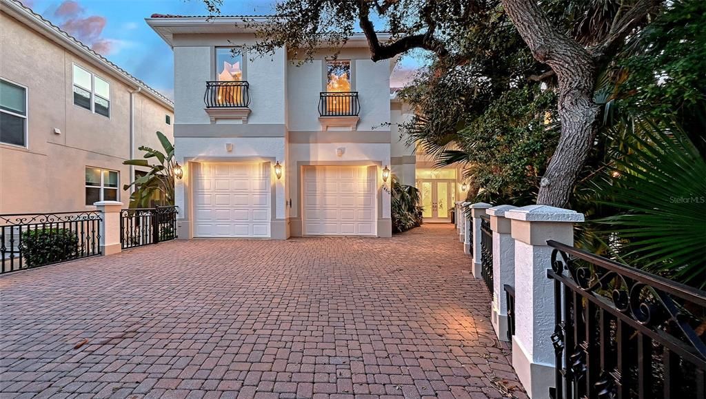 For Sale: $2,045,000 (4 beds, 4 baths, 5457 Square Feet)