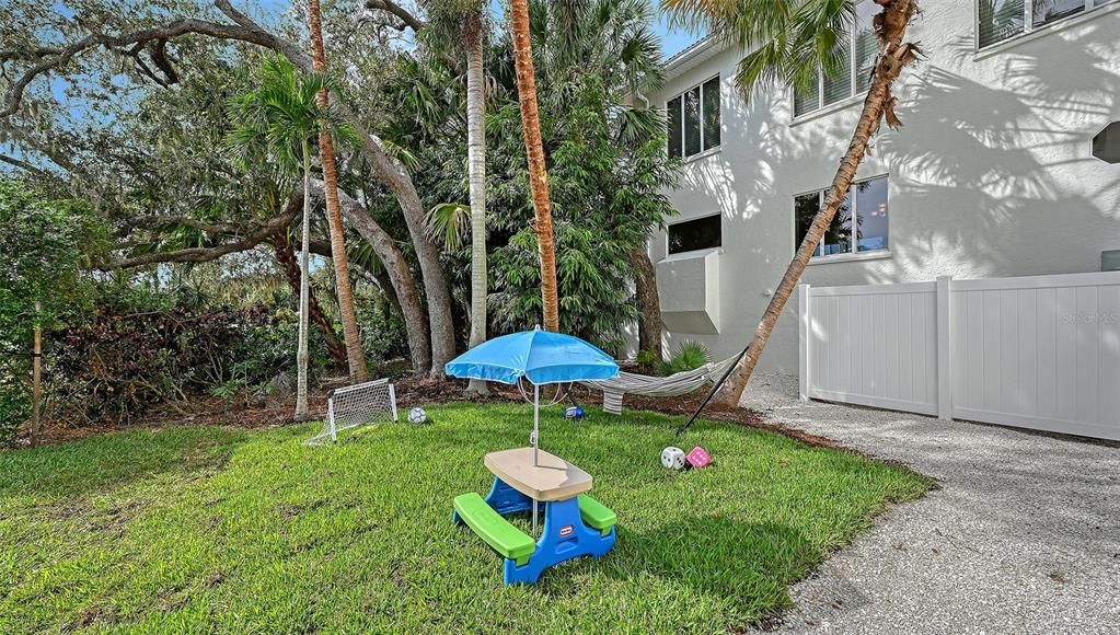 For Sale: $2,045,000 (4 beds, 4 baths, 5457 Square Feet)