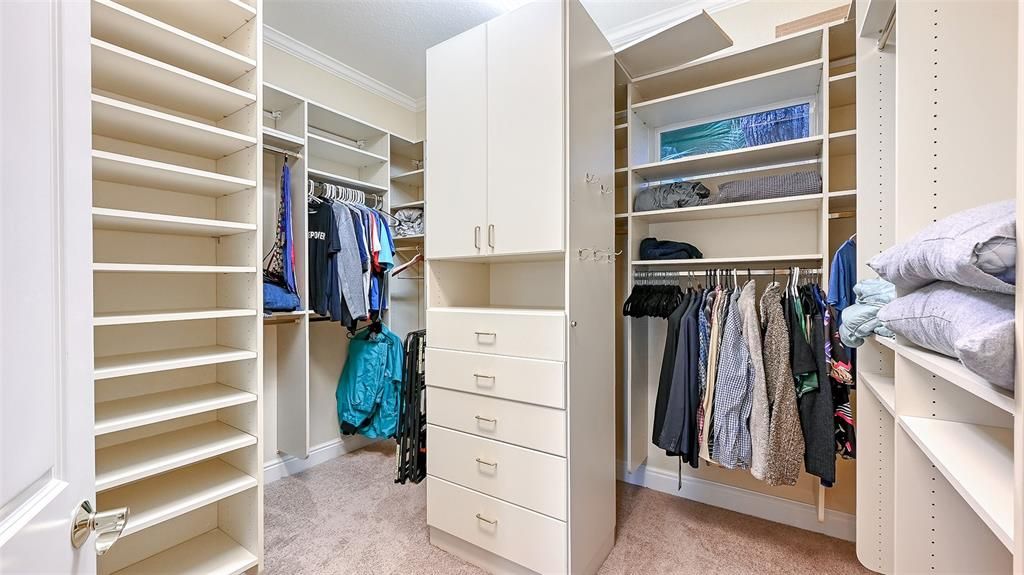 For Sale: $2,045,000 (4 beds, 4 baths, 5457 Square Feet)