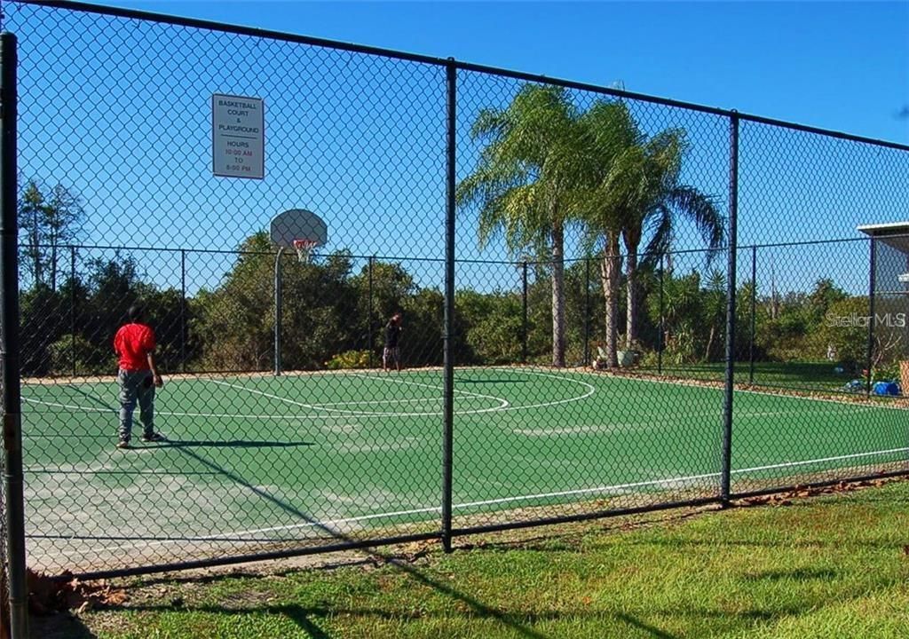 For Rent: $2,500 (4 beds, 3 baths, 1684 Square Feet)