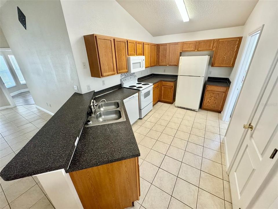 For Rent: $2,500 (4 beds, 3 baths, 1684 Square Feet)