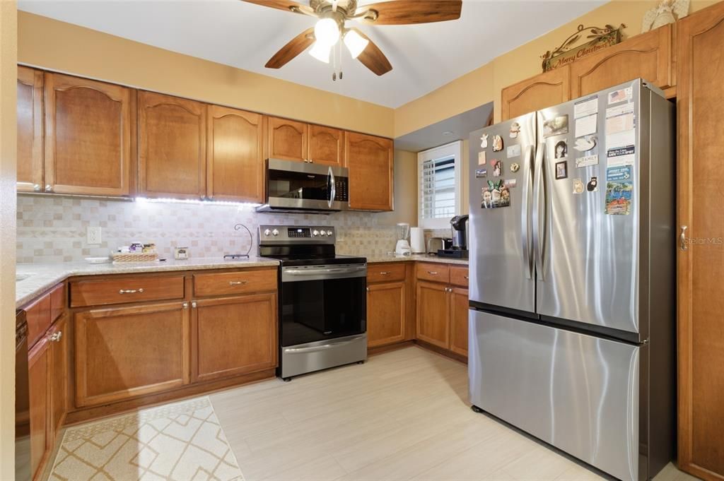 待售: $299,000 (3 贝兹, 3 浴室, 1676 平方英尺)