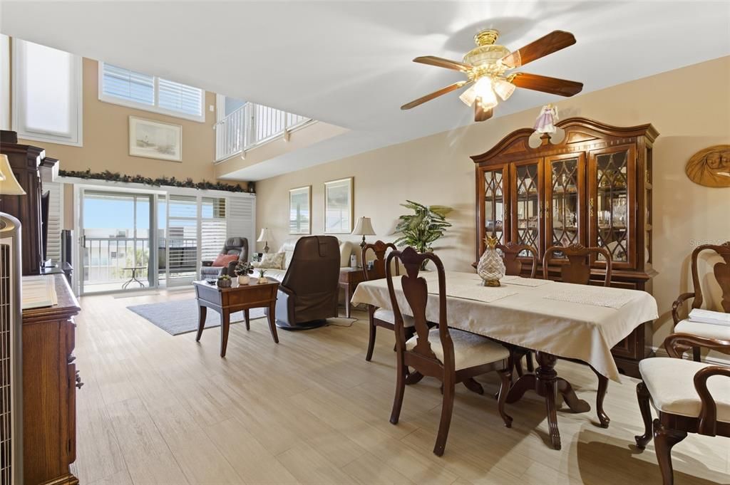 待售: $299,000 (3 贝兹, 3 浴室, 1676 平方英尺)