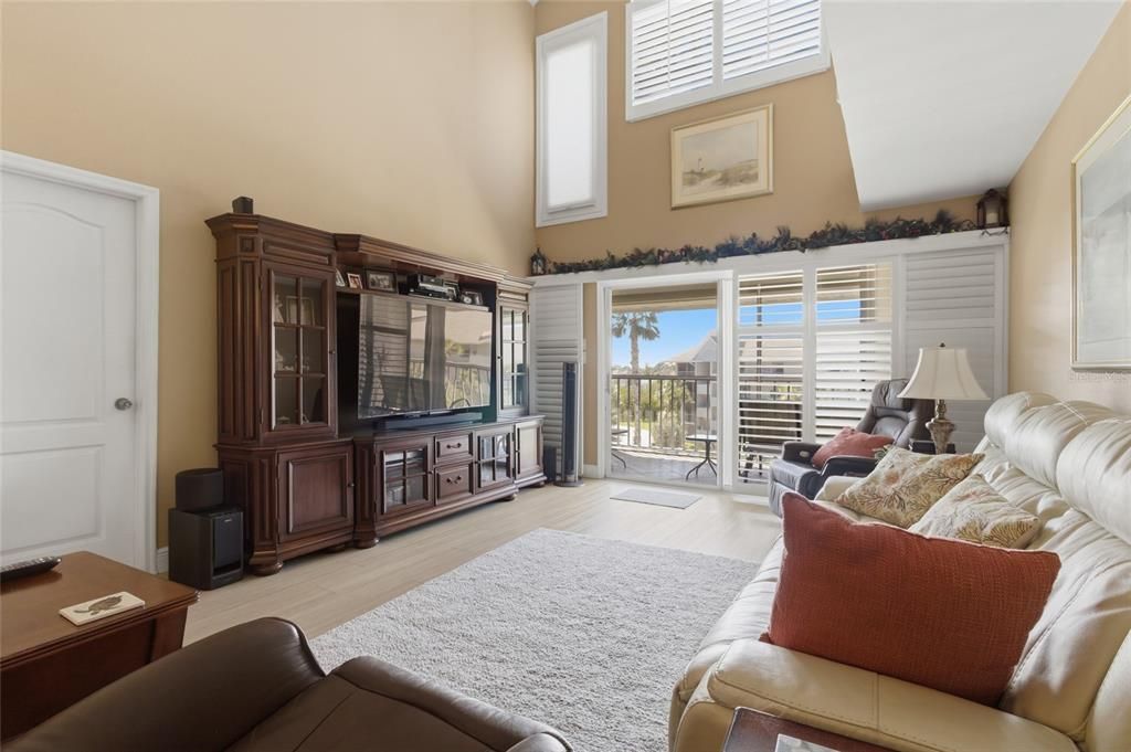 待售: $299,000 (3 贝兹, 3 浴室, 1676 平方英尺)