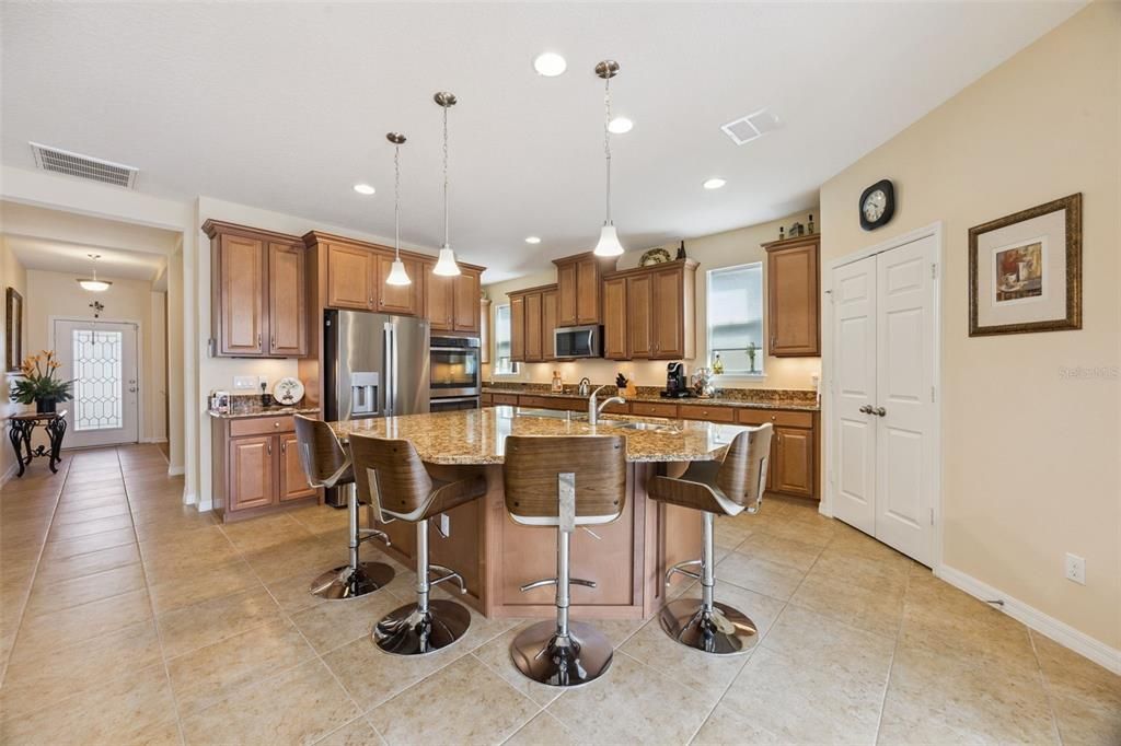 待售: $530,000 (4 贝兹, 3 浴室, 2645 平方英尺)