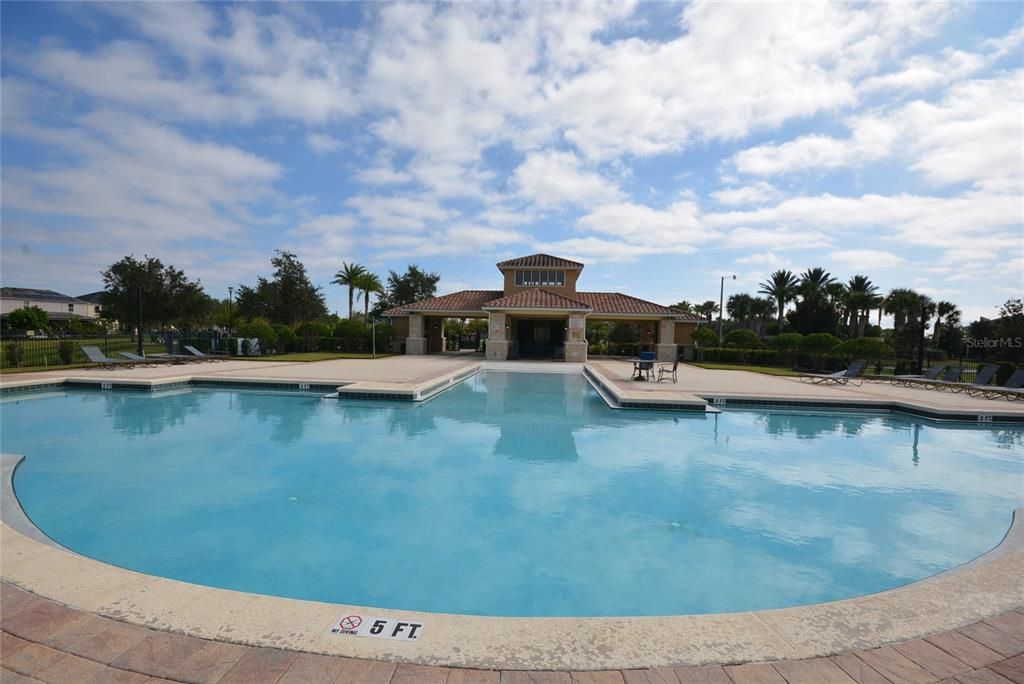 待售: $530,000 (4 贝兹, 3 浴室, 2645 平方英尺)