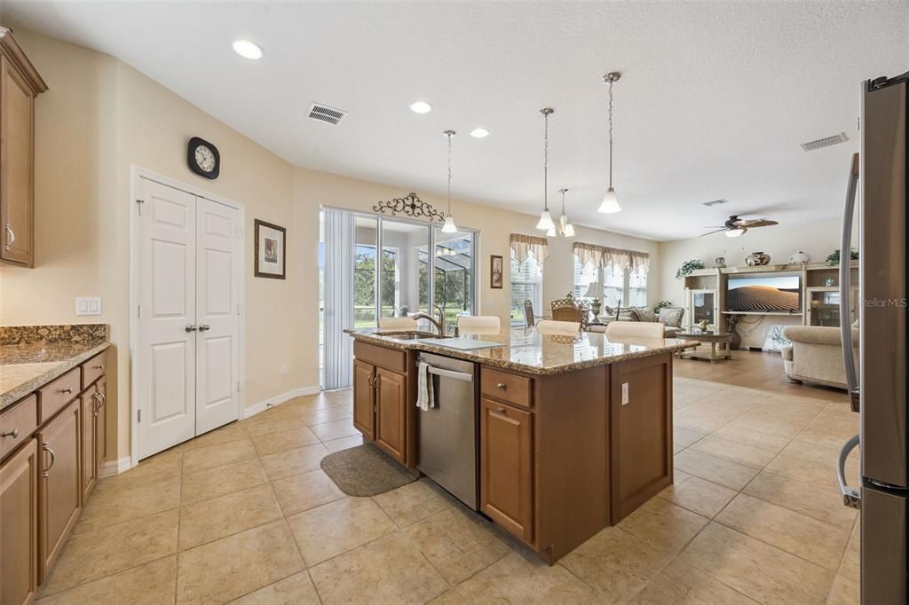 待售: $530,000 (4 贝兹, 3 浴室, 2645 平方英尺)