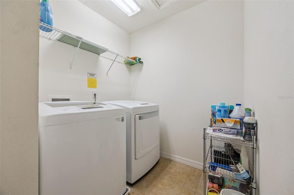 待售: $530,000 (4 贝兹, 3 浴室, 2645 平方英尺)