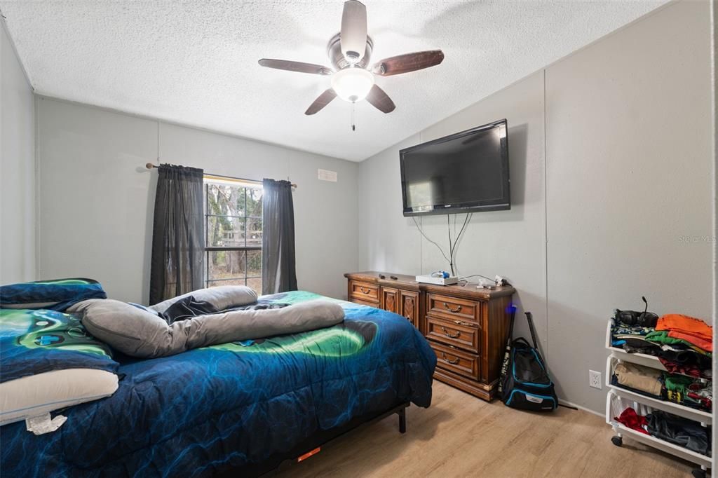 待售: $229,900 (3 贝兹, 2 浴室, 1296 平方英尺)