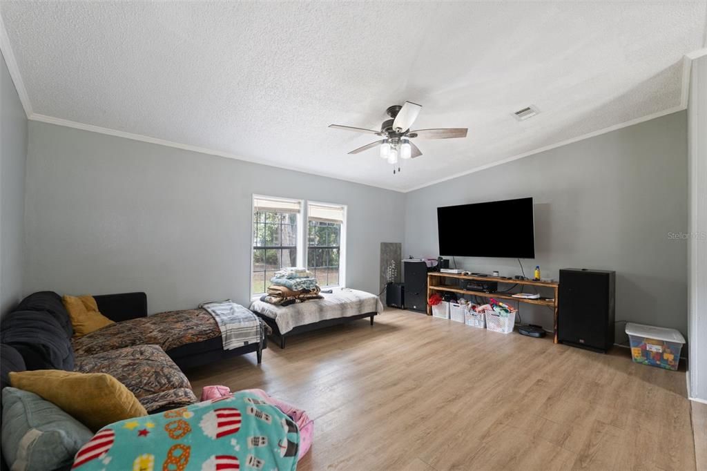 待售: $229,900 (3 贝兹, 2 浴室, 1296 平方英尺)