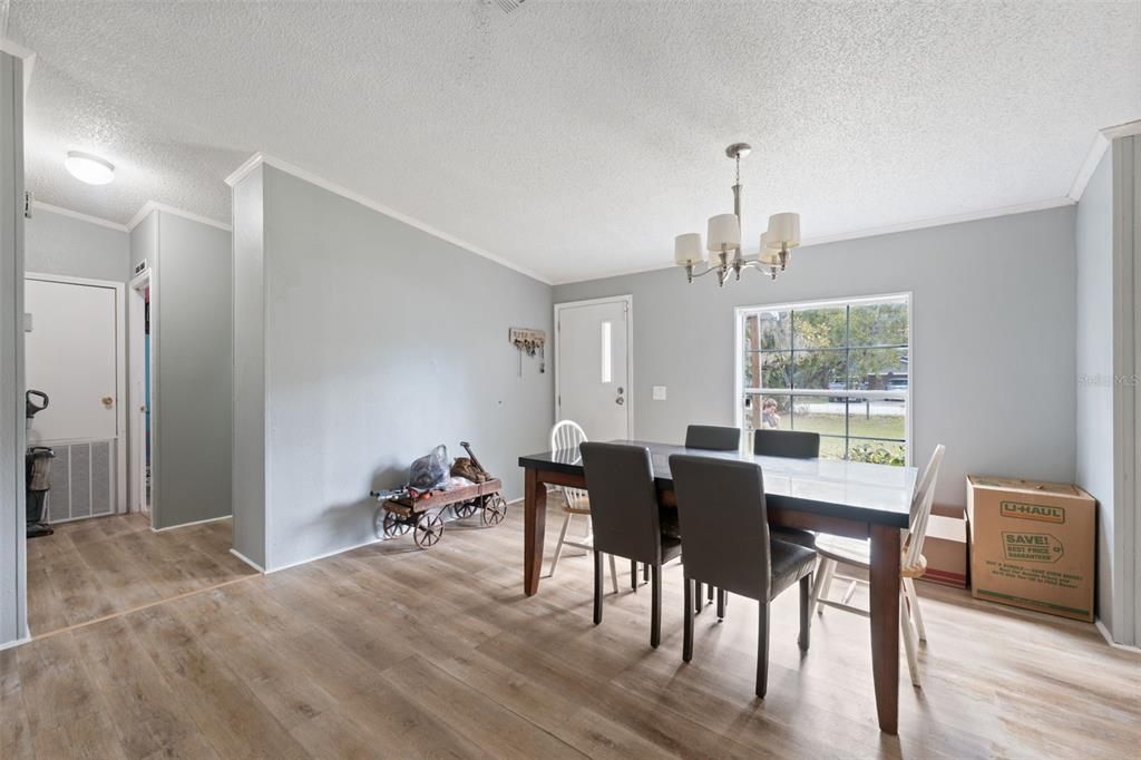 待售: $229,900 (3 贝兹, 2 浴室, 1296 平方英尺)