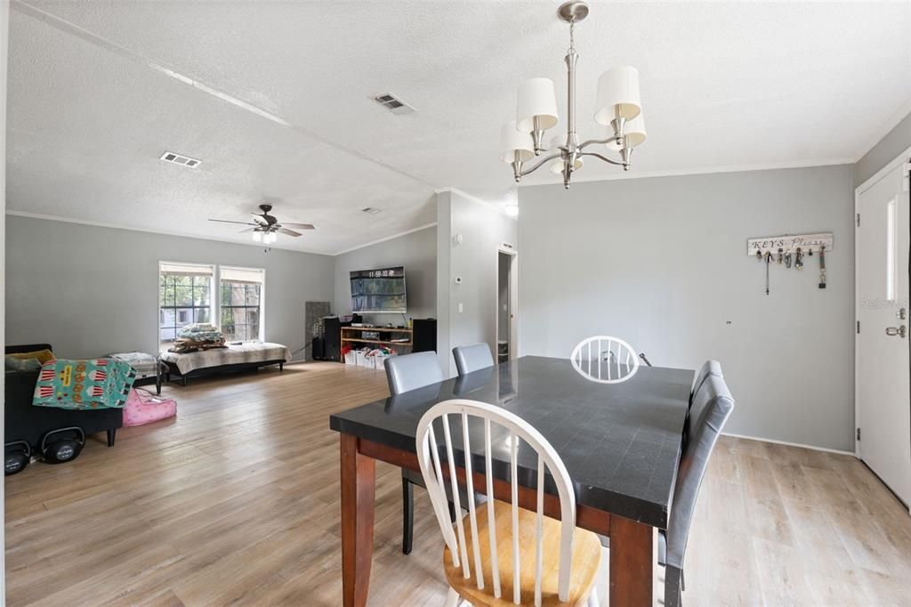 待售: $229,900 (3 贝兹, 2 浴室, 1296 平方英尺)