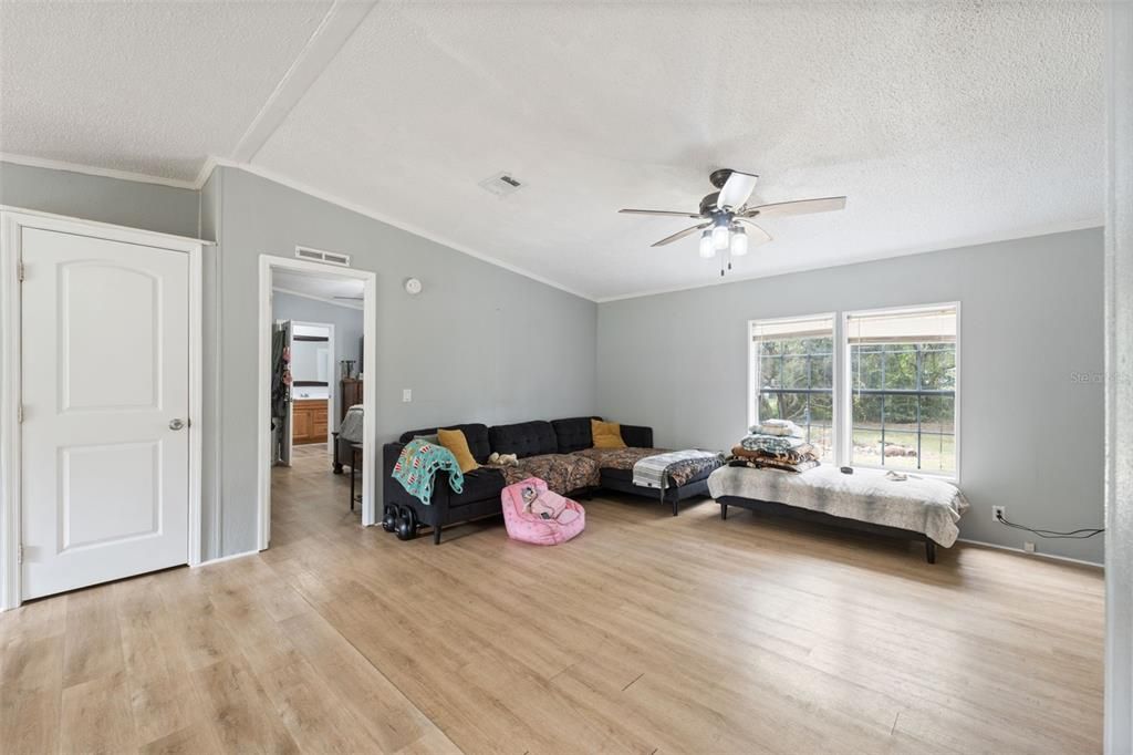 待售: $229,900 (3 贝兹, 2 浴室, 1296 平方英尺)