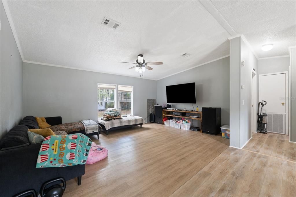 待售: $229,900 (3 贝兹, 2 浴室, 1296 平方英尺)