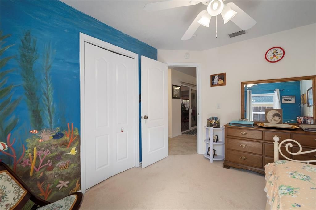 合同活跃: $435,000 (4 贝兹, 2 浴室, 2002 平方英尺)