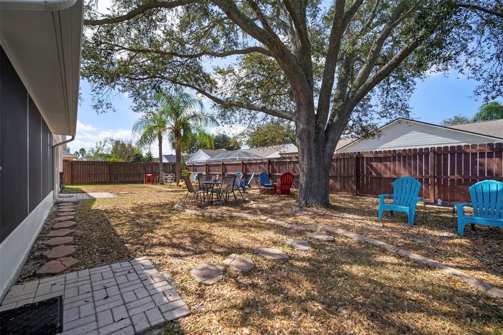 合同活跃: $435,000 (4 贝兹, 2 浴室, 2002 平方英尺)