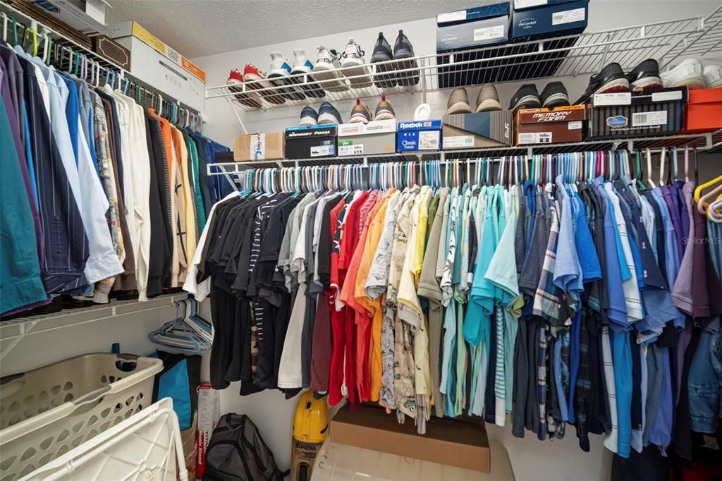 合同活跃: $435,000 (4 贝兹, 2 浴室, 2002 平方英尺)