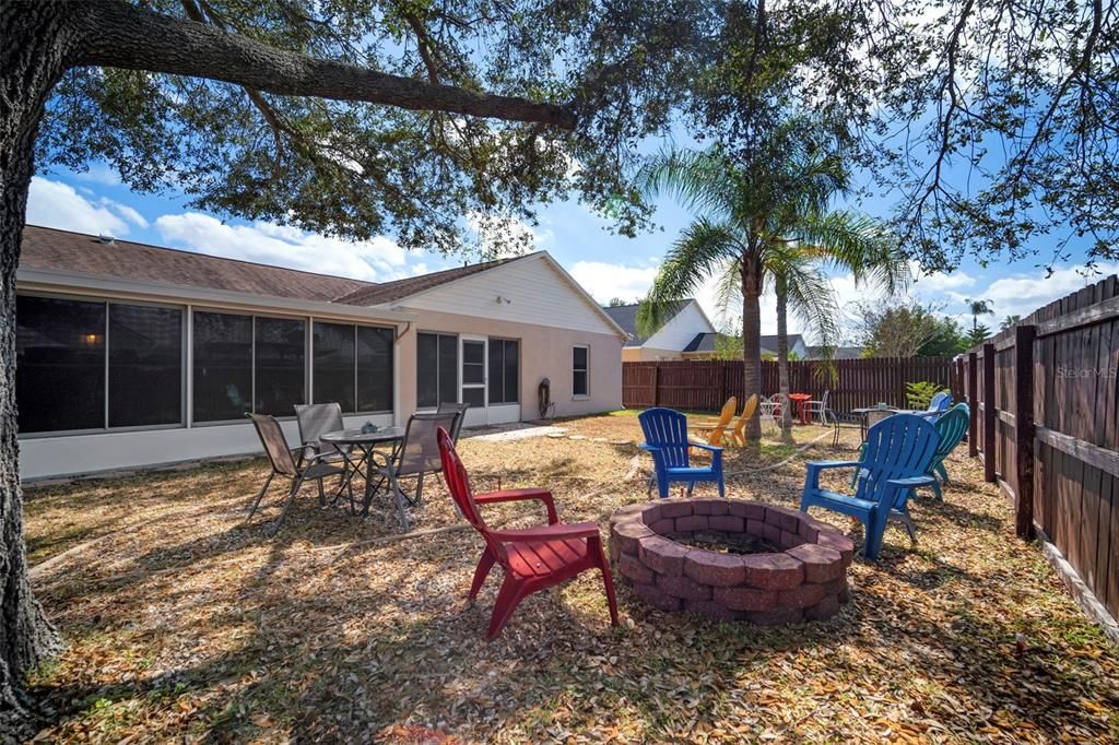 合同活跃: $435,000 (4 贝兹, 2 浴室, 2002 平方英尺)